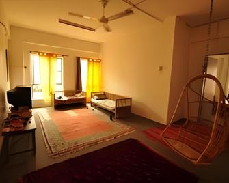 Le Village Malacca Guest House - Malakka - Wohnzimmer