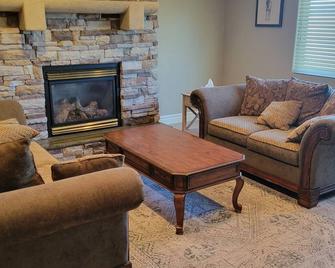 Lots of room to stretch out and take advantage of the beauty of Star Valley WY. - Afton - Living room