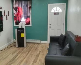 Charming house in Brooklyn with WiFi, AC for up to three people in living room - Brooklyn - Sala de estar