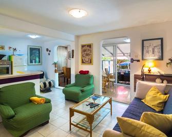 Holiday Home Sucuraj 06 - Sucuraj - Living room