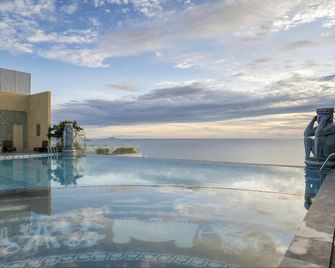 Apec Mandala Phu Yen Sg Condotel - Туй Гоа - Бар