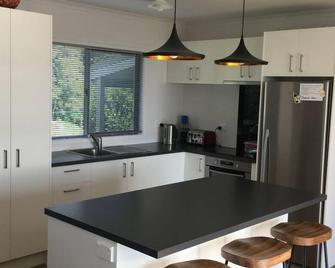 Relax while taking in the expansive sea views - Matauri Bay - Kitchen