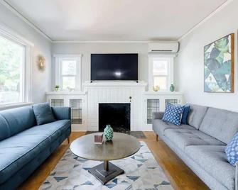 Stay Portland - Classic 1920s Alberta Four Bedroom Haven - Portland - Vardagsrum