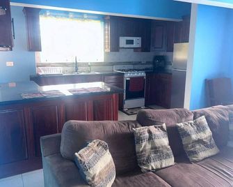 Soothing apartment with AC in charming Barzeys - Brades