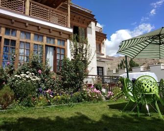 New Royal Guest House - Leh - Lobby