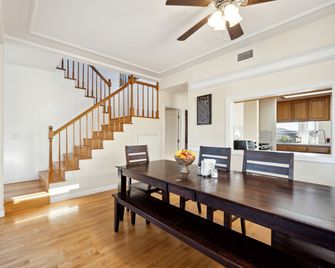 Coastal Haven in Oceanside- Cozy Beach Getaway - Oceanside - Comedor