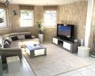 Spacieuse Villa 4 Avec Piscine Intérieure - Lanvollon