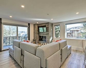 Cozy-Luxe Colorado Condo Next to Base Village - Snowmass Village - Living room