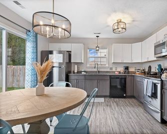Family /Team Stay/Waffle Bar/5 min. to Grand Park - Westfield - Cocina