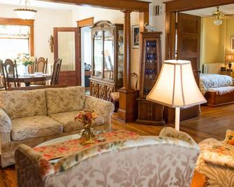 Gracious Guest House For Family Gatherings - Aurora - Sala de estar