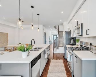 Your Modern Chic Stylish Retreat - Ottawa - Cocina