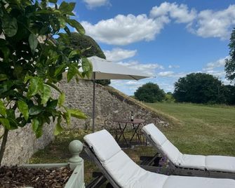 Gîte du château d'Hodebert - Saint-Paterne-Racan - Patio