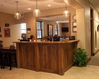 Buffalo Ridge Resort and Spa - Canby - Front desk