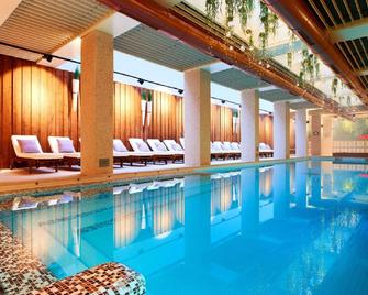 Lucky Bansko Aparthotel Spa & Relax - บันสโก - สระว่ายน้ำ