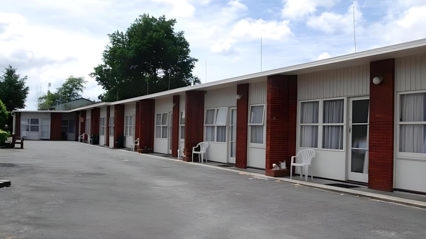 Manhattan Lodge Motel