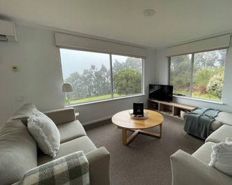 Denmark Scenic Tourist Park - Denmark - Living room