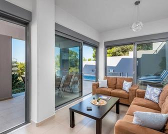 Villa Arthur - Four Bedroom Villa, Sleeps 8 - Rhodos - Wohnzimmer