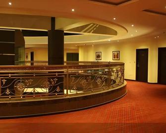 Hotel The Jeevens - Siālkot - Front desk