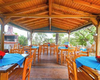 Madam Afrodit Konukevi - Bozcaada - Restaurace