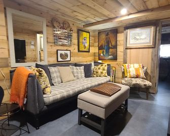 La Petite Retraite du Lac: Spacious-Gym-2.5 Bath - Rawdon - Вітальня