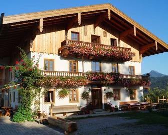 Vacation apartment Inntal with 3 bedrooms, 1st floor, 87 sqm - Nußdorf am Inn - Gebäude