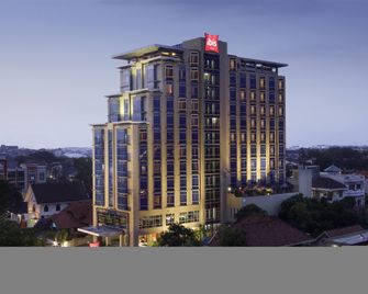 Ibis Semarang Simpang Lima - Semarang - Building