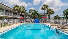 Motel 6 Jacksonville - Orange Park - Jacksonville - Pool