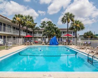 Motel 6 Jacksonville - Orange Park - Jacksonville - Pool