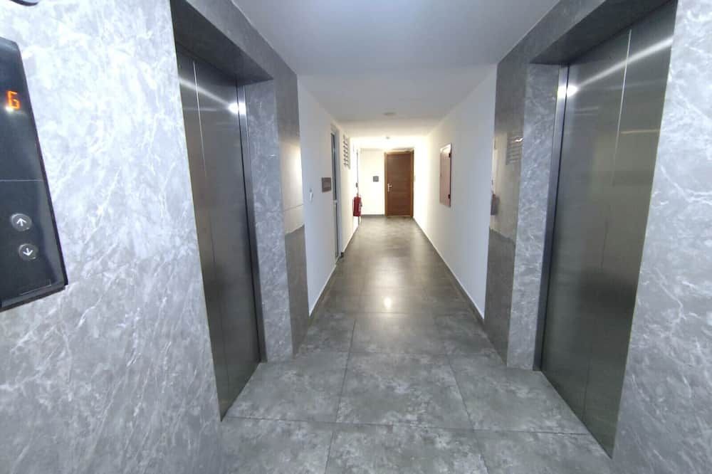 Spacious 3-bedroom apartment in beautiful Hulhumale with AC - Malé - Pasillo