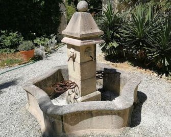 Charmante maison dans joli village - Vouhé - Außenansicht