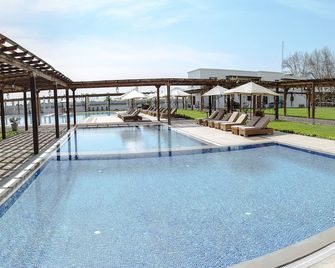 هوتل فيناس كويرولو - إيكا - حوض السباحة