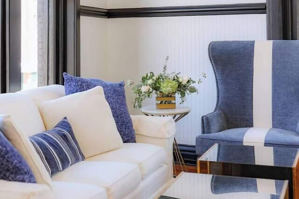 Luxury Suite at Grelen's Historic Depot - Orange - Sala de estar