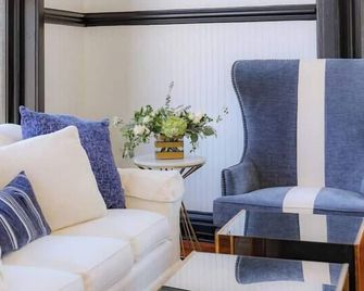 Luxury Suite at Grelen's Historic Depot - Orange - Sala de estar
