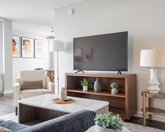 Landing at Three Rivers - 2 Bedrooms in Central Fort Wayne - Fort Wayne - Living room