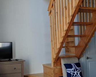 Sea Breeze Cottages - Ocean Shores - Stairs