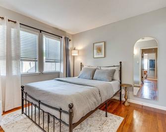 Centrally Located Burbank Duplex Near Hollywood! - Burbank - Bedroom