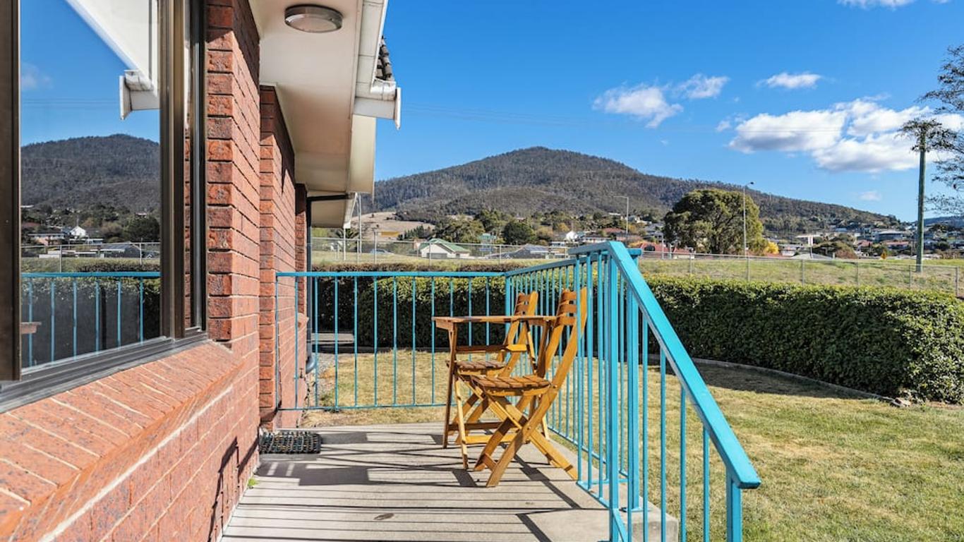 Riverfront Motel & Villas