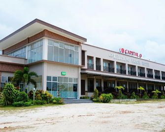 Kelayang Beach Hotel by OYO Rooms - Sijuk - Building