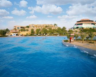 Dreamworld Resort, Hotel & Golf Course - Karachi - Piscina