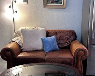 Cozy 1-bedroom Garage Guesthouse in Sanger - Sanger - Sala de estar