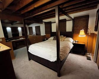 Wine Country Mountain Chalet Monthly Rental - Napa - Phòng ngủ