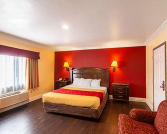 Econo Lodge Long Beach I-405 - Long Beach - Bedroom