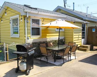 Sea Bright Beach House Sleeps 6 Perfect for a Family with little ones! - Sea Bright - Patio