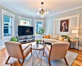 Renovated Retreat /Near Jfk Station - Boston - Olohuone