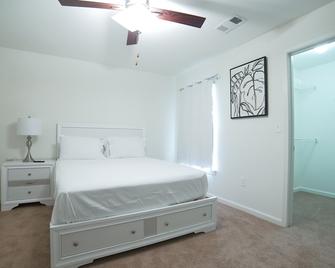 Exotic Luxury 2bs, 2baths Contemporary Living /Duluth - Duluth - Bedroom