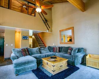Val D'isere #1 2 Bedroom Condo by RedAwning - Mammoth Lakes - Sala de estar