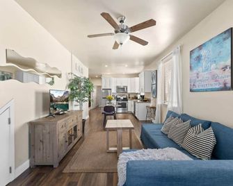 23-2 · Marvelous Midtown stay with a Modern Twist! - Sacramento - Küche