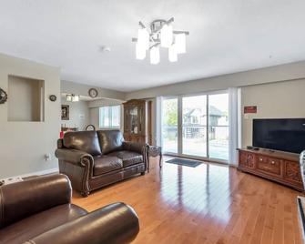 Orchid House Near Vancouver Yvr Airport - Richmond - Living room