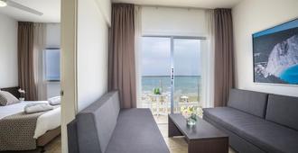 Costantiana Beach Hotel Apartments - Larnaca - Living room
