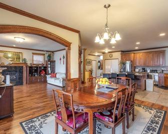Beautiful house near Columbia Gorge - Gresham - Dining room